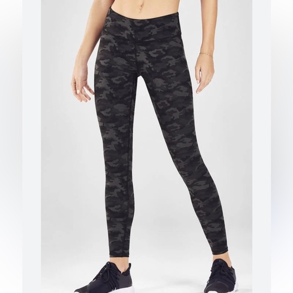 Women’s Fabletics mid rise camouflage print leggings Size Small - Picture 1 of 4